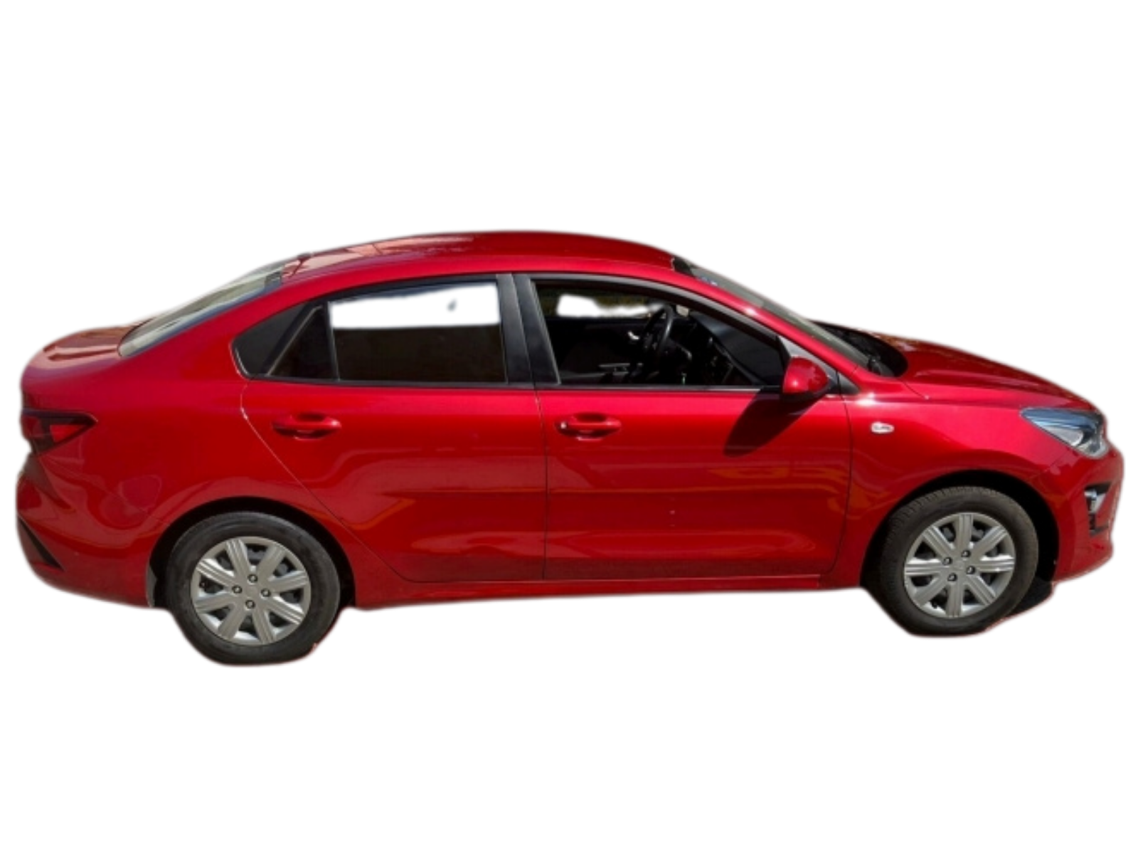 Kia Rio rojo, sedán compacto de 5 pasajeros